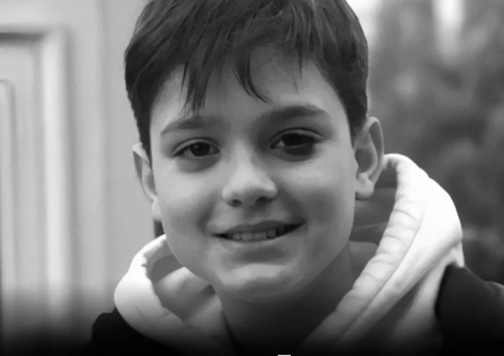 besimekc's tweet photo. Bugün karar günü…
Ve biliyorum ki verilen hüküm Ahmet’i geri getirmeyecek;
ama gelmeyen adalet, başka çocukların kaderine dönüşmesin.
Bu yüzden biz vazgeçmiyoruz.
Ahmet yalnız değil; biz hâlâ yanında yürüyoruz.
#AhmetMinguzziEmsalOlsun https://t.co/QJh5cZX7MQ