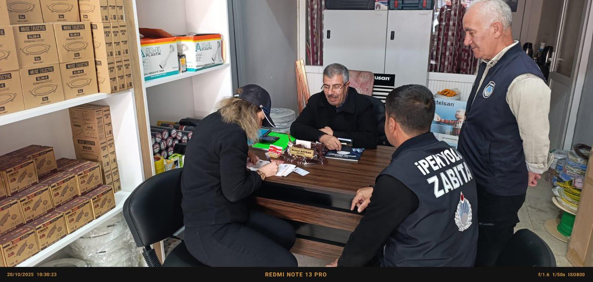 📍İpekyolu Belediyesi Kaldırım ve Yol İşgallerine Geçit Vermiyor

İpekyolu Belediyesi Zabıta Müdürlüğü ekipleri, kamusal alanların yurttaşların ortak kullanımına açık tutulması amacıyla gerçekleştirdiği denetimlerini aralıksız sürdürüyor. Bu kapsamda yapılan son denetimlerde,