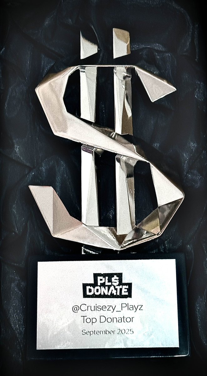 CruisezyPlayz's tweet image. 🏆MY PLS DONATE TROPHY HAS OFFICIALLY ARRIVED🏆
I did a little photoshoot with most of my merchandises from @quataun/@Makeship & with my 2 dogs (Coco & Lexi)🐶
I would also like to sincerely thank & give shoutouts to the following people who helped me throughout my journey…