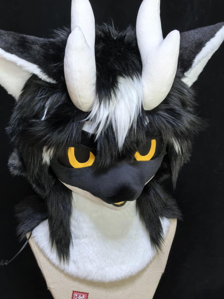 This prefab Black Dragon is now on sale. 
✨If you’re interested, feel free to send me a DM. 
#furry #fursuit #FursuitEveryday