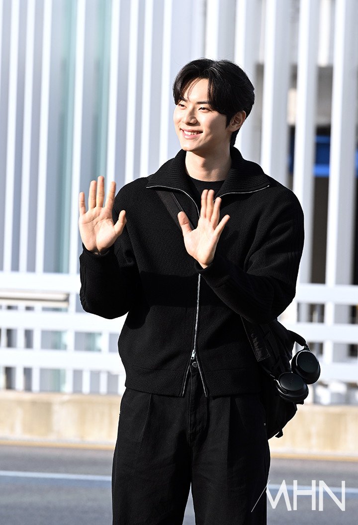 waffleluvz's tweet photo. he looks so happy 🥹 enjoy your well-deserved vacation, chaemin-ah!

#BonAppetitYourMajesty https://t.co/A3W0wNJgTS