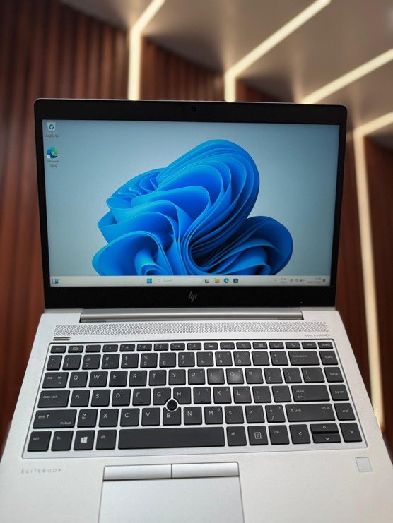 Ruf_ayi's tweet image. *HP ELITEBOOK 735 G6 GAMING*
AMD Ryzen 7 PRO 10th gen
base 02.30ghz 03.60GHZ
•Neat
•13"3 inch
•Memory speed: 2400mhz
•16GB DDR4 Ram
•256GB SSD
•Graphics: Amd Radeon (TM) Vega 8
Graphics (2gb dedicated)
•keyboard💡
•FINGERPRINT\FACE ID
•TOUCHSCREEN
Gh: 4.5k
☎️0241636577