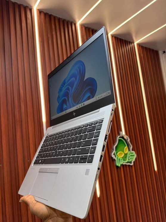 Ruf_ayi's tweet image. *HP ELITEBOOK 735 G6 GAMING*
AMD Ryzen 7 PRO 10th gen
base 02.30ghz 03.60GHZ
•Neat
•13"3 inch
•Memory speed: 2400mhz
•16GB DDR4 Ram
•256GB SSD
•Graphics: Amd Radeon (TM) Vega 8
Graphics (2gb dedicated)
•keyboard💡
•FINGERPRINT\FACE ID
•TOUCHSCREEN
Gh: 4.5k
☎️0241636577