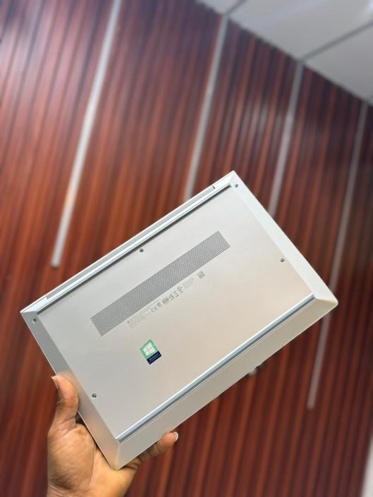 0panaa_1's tweet image. *HP ELITEBOOK 830 G7*
Intel core i5 10th gen vpro base speed 1.7ghz to 2.4ghz max turbo frequency
•14 inches
•16 GB DDR4 Ram
•256GB SSD
•Graphics: intel UHD 620(8GB)
•USB Type C
•FHD display
•keyboard💡
•FACE ID/Fingerprint
•Charger🔌
Gh: 4.2k
☎️0241636577