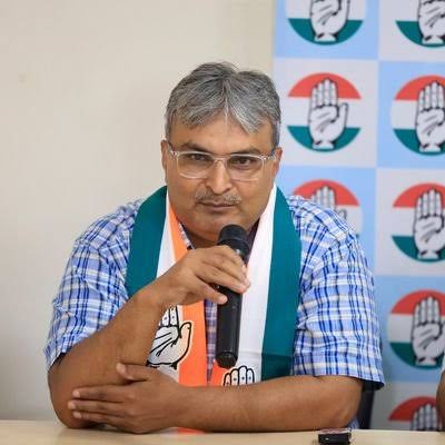 कांग्रेस भाई, एक बात समझ में नहीं आई। आपके पास प्रभावशाली और लोकप्रिय जमीनी  नेताओं की एक बड़ी कतार मौजूद है जिनका दलितों, अतिपिछड़ों के बीच स्कोप है। अभी वो दिल्ली, पुणे, गुजरात में क्या कर रहे? इन्हें क्योंकर बिहार की रणभूमि में नहीं उतारा जा रहा? 

इस वक्त बेहद जरूरत है कि