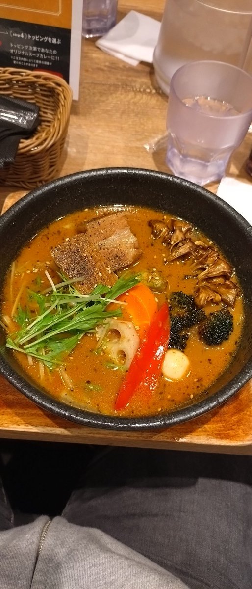 昨日、#スープカレーGARAKU札幌本店　行くのに声かけなかったので今日は一緒に新千歳空港店に😁
2日連続でも全然大丈夫✌️美味しかった〜😋