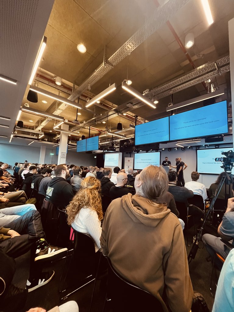 #PromCon first day just started and the room is crowded 🙌🙌🙌