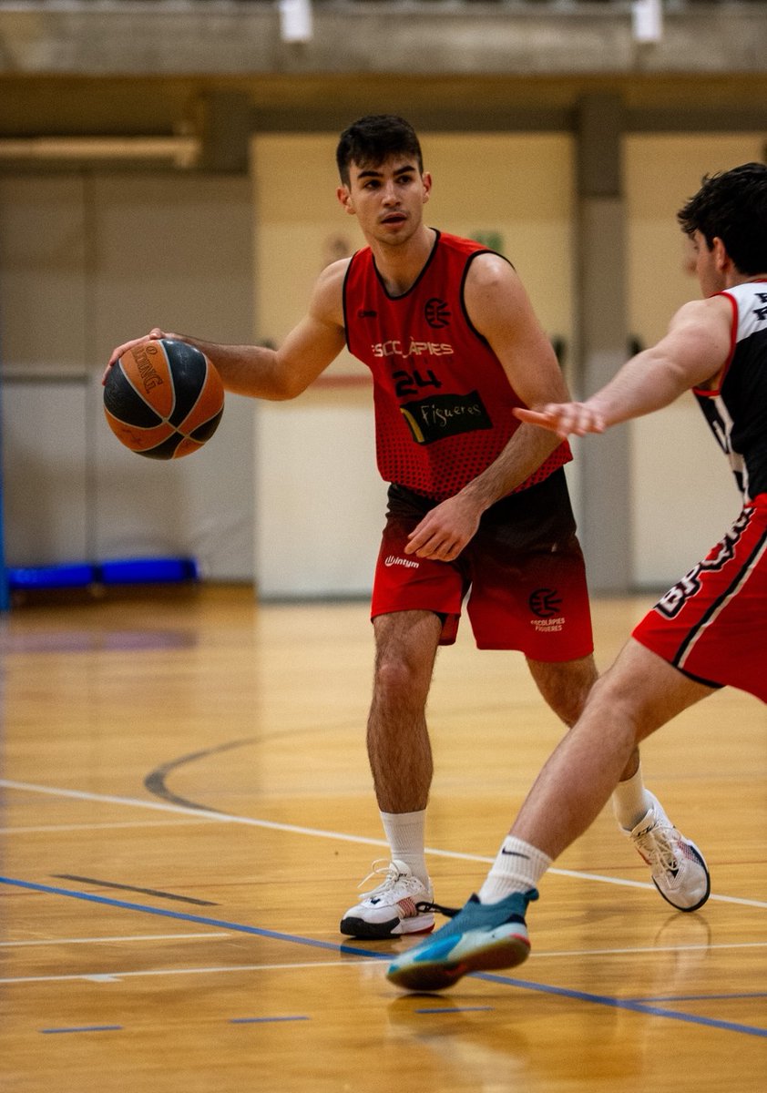 Volem enviar una abraçada molt forta i tots els nostres ànims al Pol Aznar, el nostre jugador del Sènior Masculí, que ha patit un trencament del radi i estarà fora de les pistes durant uns mesos.

Molta força, Pol! 💪🏼