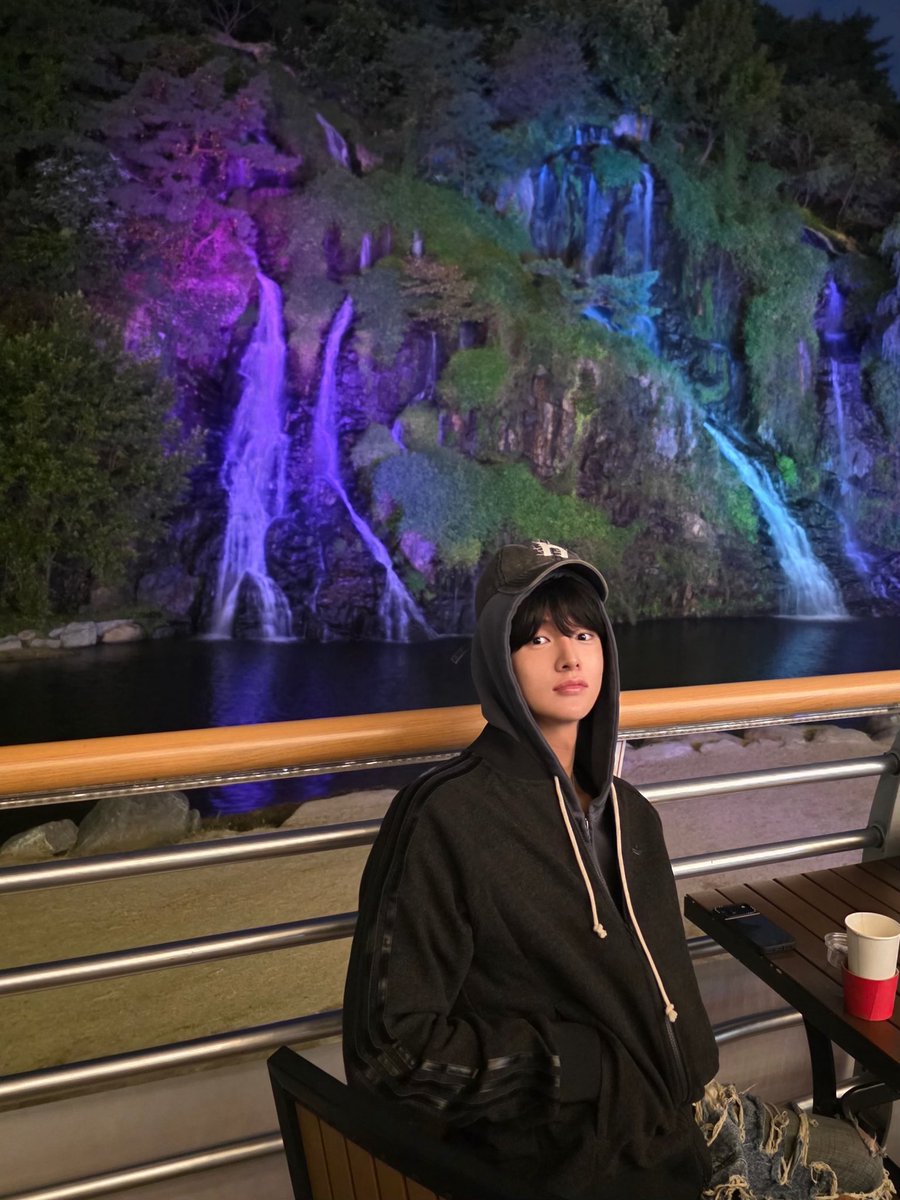 추우니까 따숩게 입어 😽

#차준호 #CHAJUNHO #드리핀 #DRIPPIN