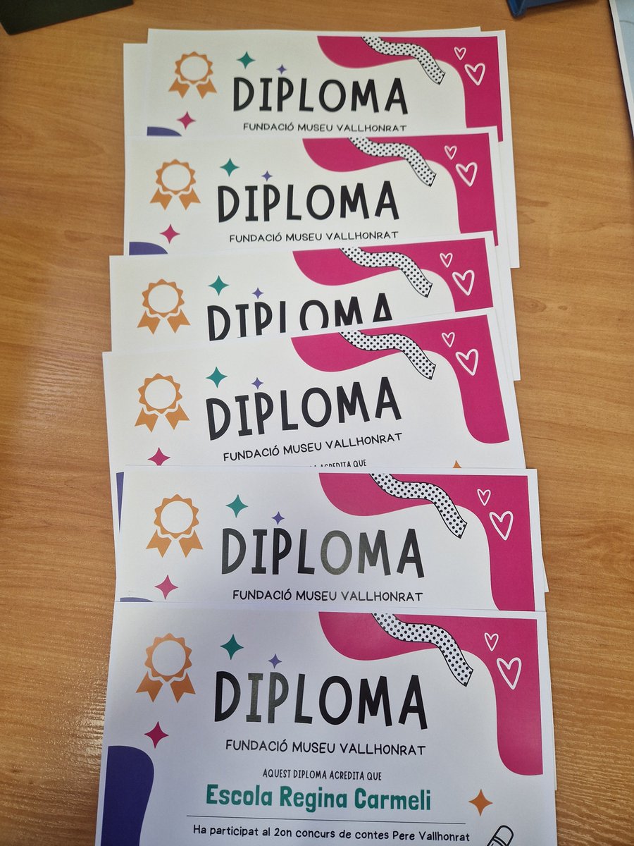 Tot preparat per repartir els 5 premis als 5 guanyadors dels alumnes de 4t del regina. Estem emocionats i amb ganes de dir els noms!