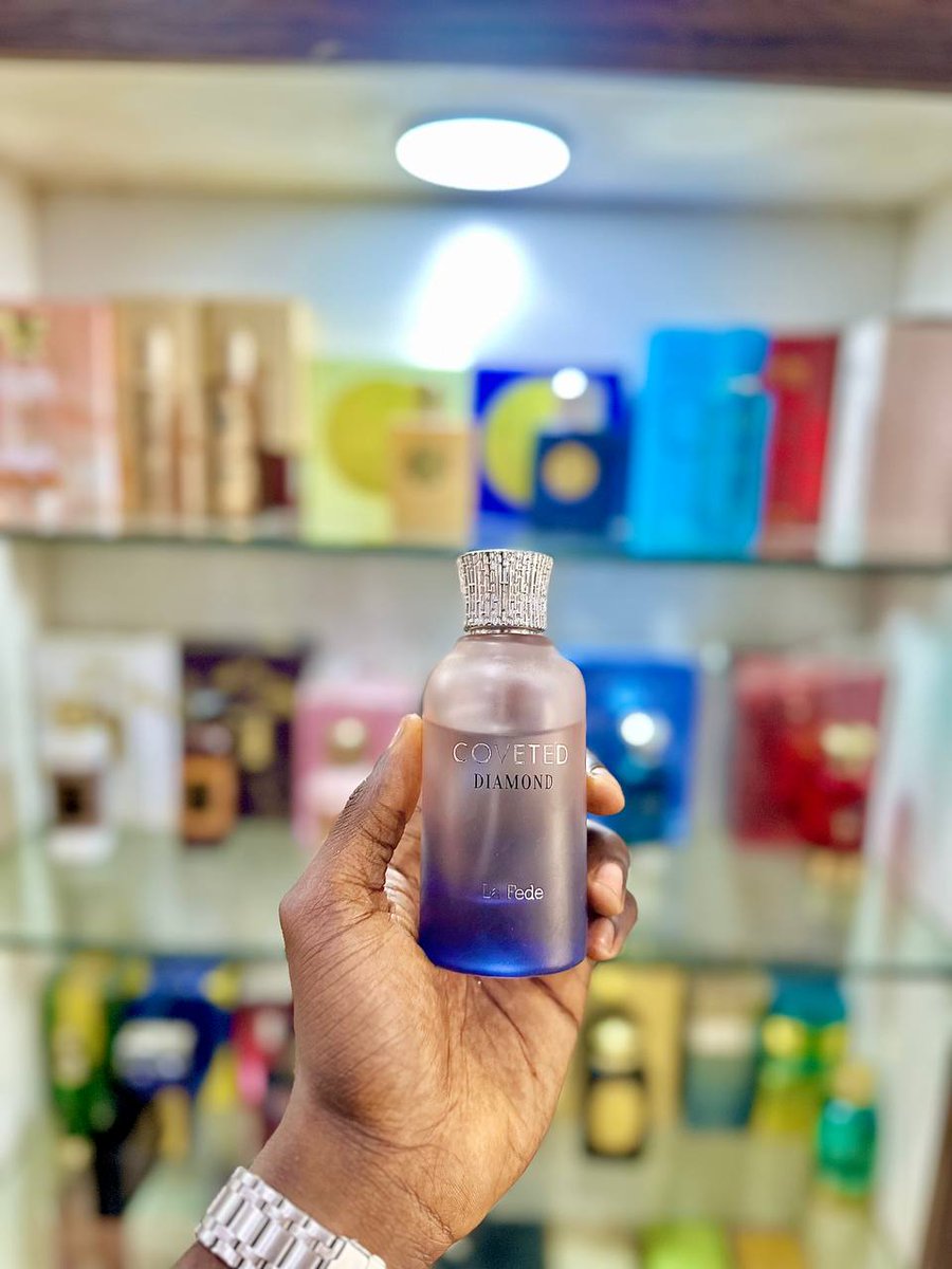 Lofindang's tweet photo. ✨ Coveted Diamond💎

Smell Exquisite, fresh🌿

🏷️N25k

 To order, send a Dm 

Limited stock available ❗️❗️❗️❗️

#perfume #perfumevendorsinnigeria #perfumecollection #perfumes https://t.co/hNCg2e4wsG