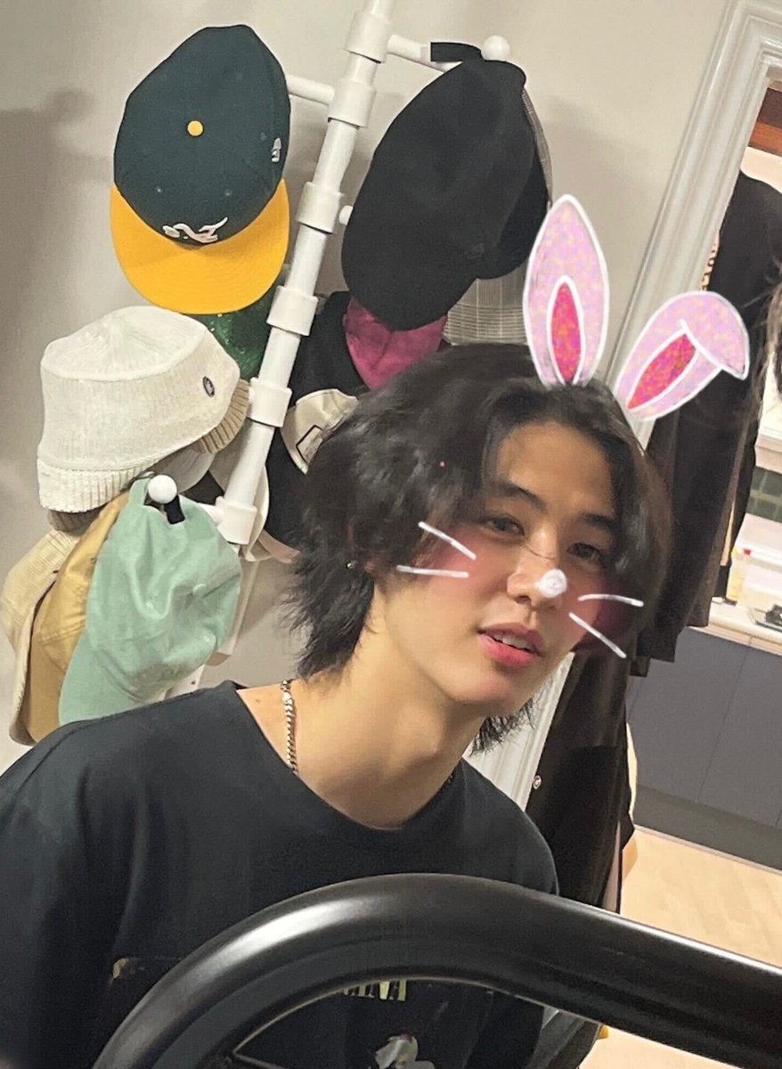 Happy birthday to my friend Donghyun! Thinking back to our trainee days brings so many good memories — let’s make more together this comeback 

(<a href="/Kinleehan/">LH</a>)