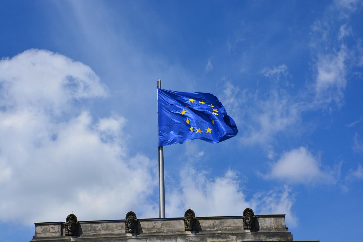 Recht_Umschau's tweet image. 3 aktuelle Themen im #Datenschutz &amp;amp; #ITRecht:
🗳️ Neue EU-Regeln zur politischen Werbung (TTPW-VO) – Targeting nur mit Einwilligung.
📱 LG Berlin schützt Influencer – Keine Kontosperrung ohne Anhörung.
🤖 DSK kritisiert KI-MIG – Bundesnetzagentur soll Aufsicht führen,
