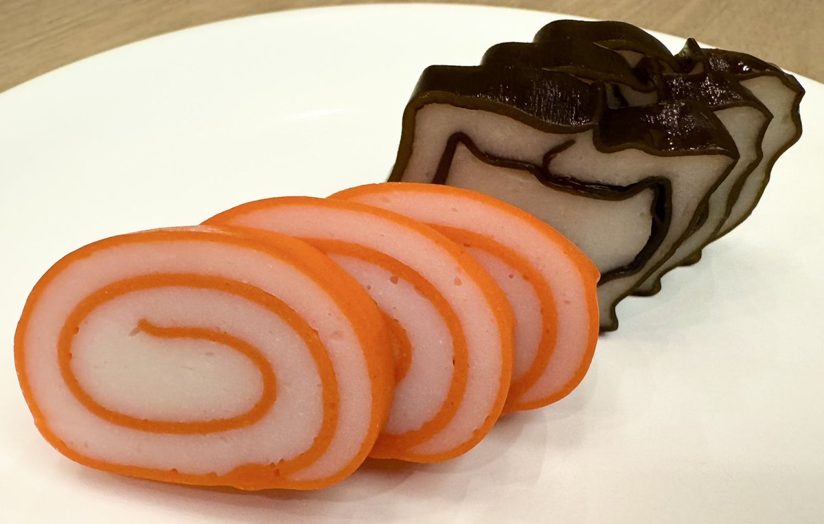 SushiToyama_dao's tweet image. この蒲鉾にピン!と来た方!🙋♀️
そう、この蒲鉾は富山名物
「赤巻」と「昆布巻き」✨
全国の方に知って頂きたい逸品です!