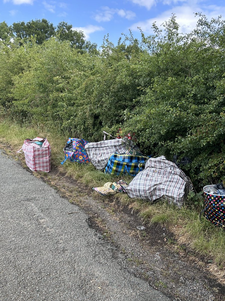 stevewhtmr's tweet image. Rubbish in the countryside not only makes me angry 😡 but is #out of place