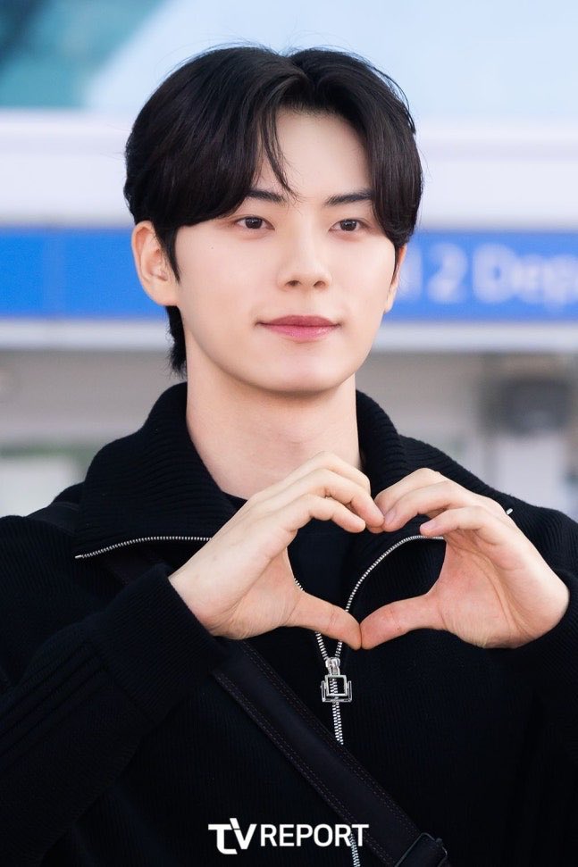 m__nhjc's tweet photo. 251021 Bon Appetit Your Majesty Reward Vacation Incheon Airport Departure Press Photos

📸 LEE CHAEMIN

He’s so good looking 🫠😭❤️

#이채민 #LEECHAEMIN #BonAppetitYourMajesty https://t.co/dQzNPJDiPZ
