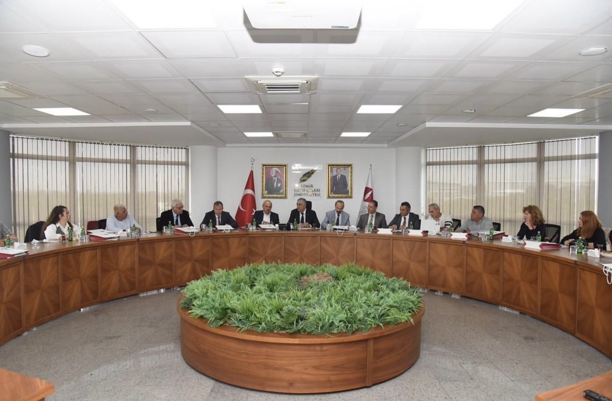 sahingroup's tweet image. İzmir Balıkçılık Çalışma Komitesi 39. Toplantısı, Yönetim Kurulu Üyemiz Mehmet Şahin Çakan’ın başkanlığında İzmir Kâtip Çelebi Üniversitesi ev sahipliğinde gerçekleştirildi. 

#İzmirBalıkçılık #İzmirKatipÇelebiÜniversitesi #EgeDenizi  #MehmetŞahinÇakan #BalıkçılıkKomitesi