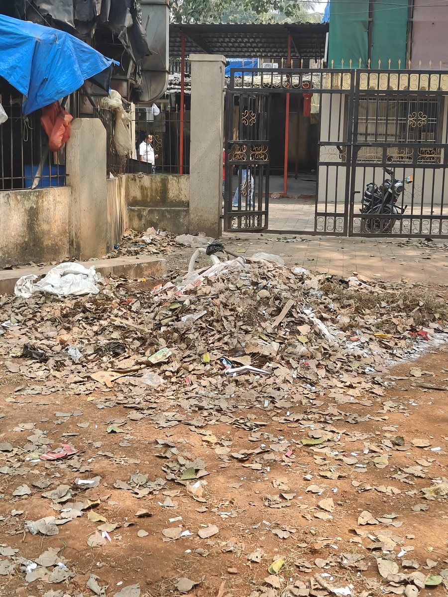 SameerKhamkar9's tweet photo. Please clear the stuff 
Location - https://t.co/qYCv20qTnN

@mybmc @mybmcWardPS https://t.co/vyROPBGo30