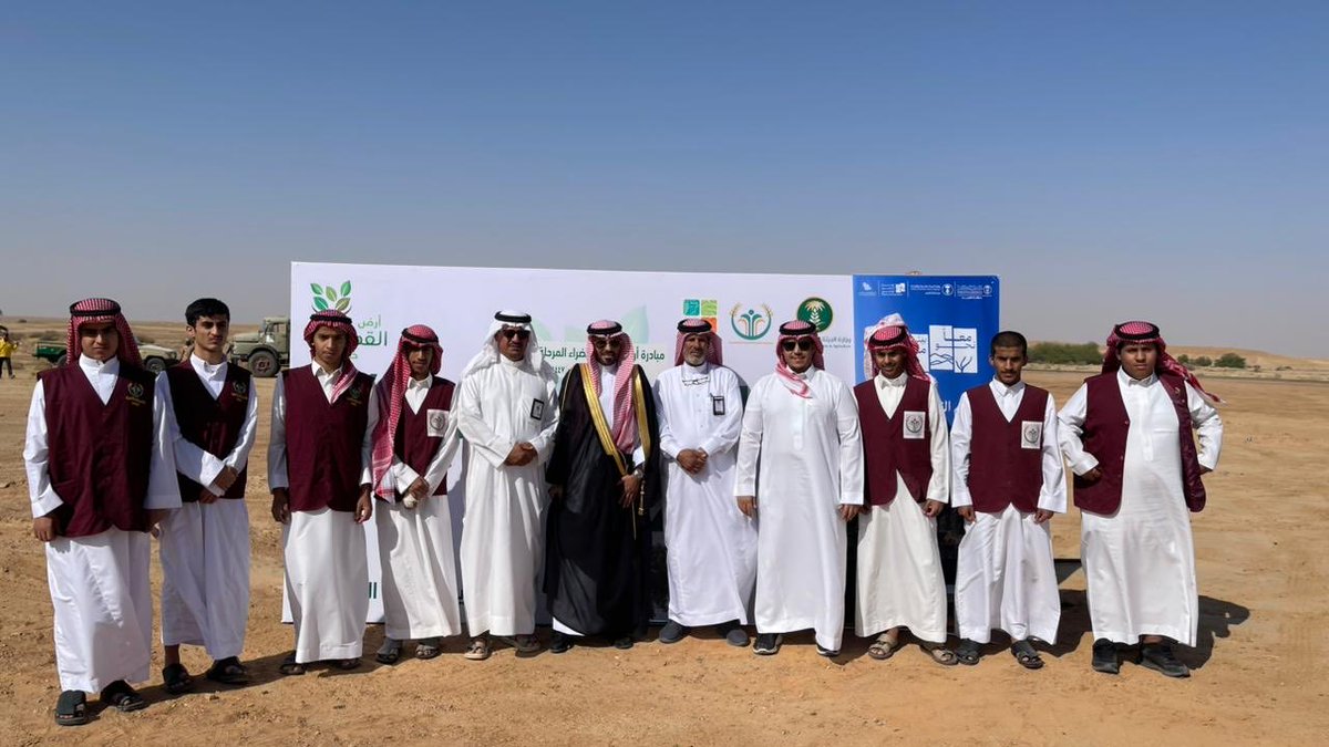 شارك فريق #تنمية_الشماسية التطوعي
بمبادرة سمو أمير منطقة #القصيم #أرض_القصيم_خضراء للعام 1447 هـ المرحلة السادسة التي دشنها سعادة وكيل المحافظة أ/ علي المرشد وعدد من المسؤلين والأهالي وطلاب ثانوية خادم الحرمين ب #الشماسية .