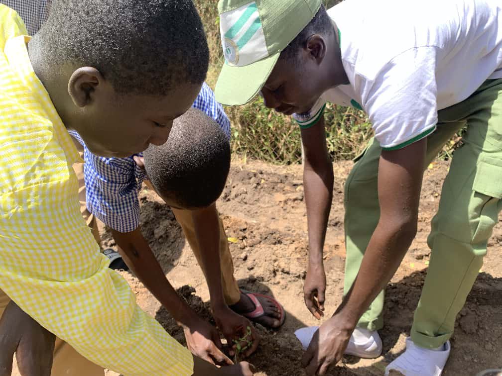TheFood_Network's tweet photo. We successfully launched the SustainFood Network School Gardening Project at Federal Government College, Kano, as part of our Personal Community Development Service (CDS) under the National Youth Service Corps (NYSC) in Kano State.

During the session, students were introduced to https://t.co/RHjVQykQkV