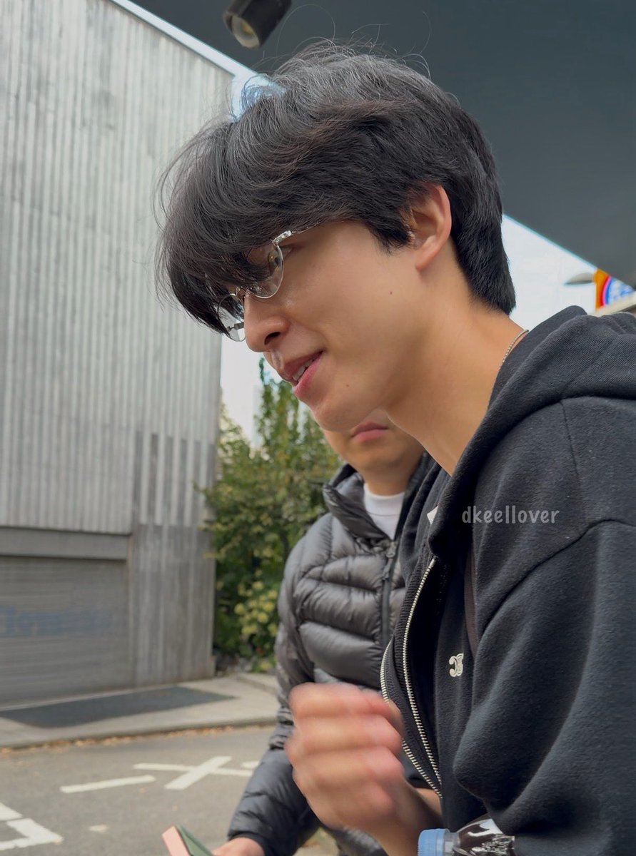 dkeellover's tweet image. 긱시크 안경미남.. (֊⎚⩊⎚)♥ #홍경