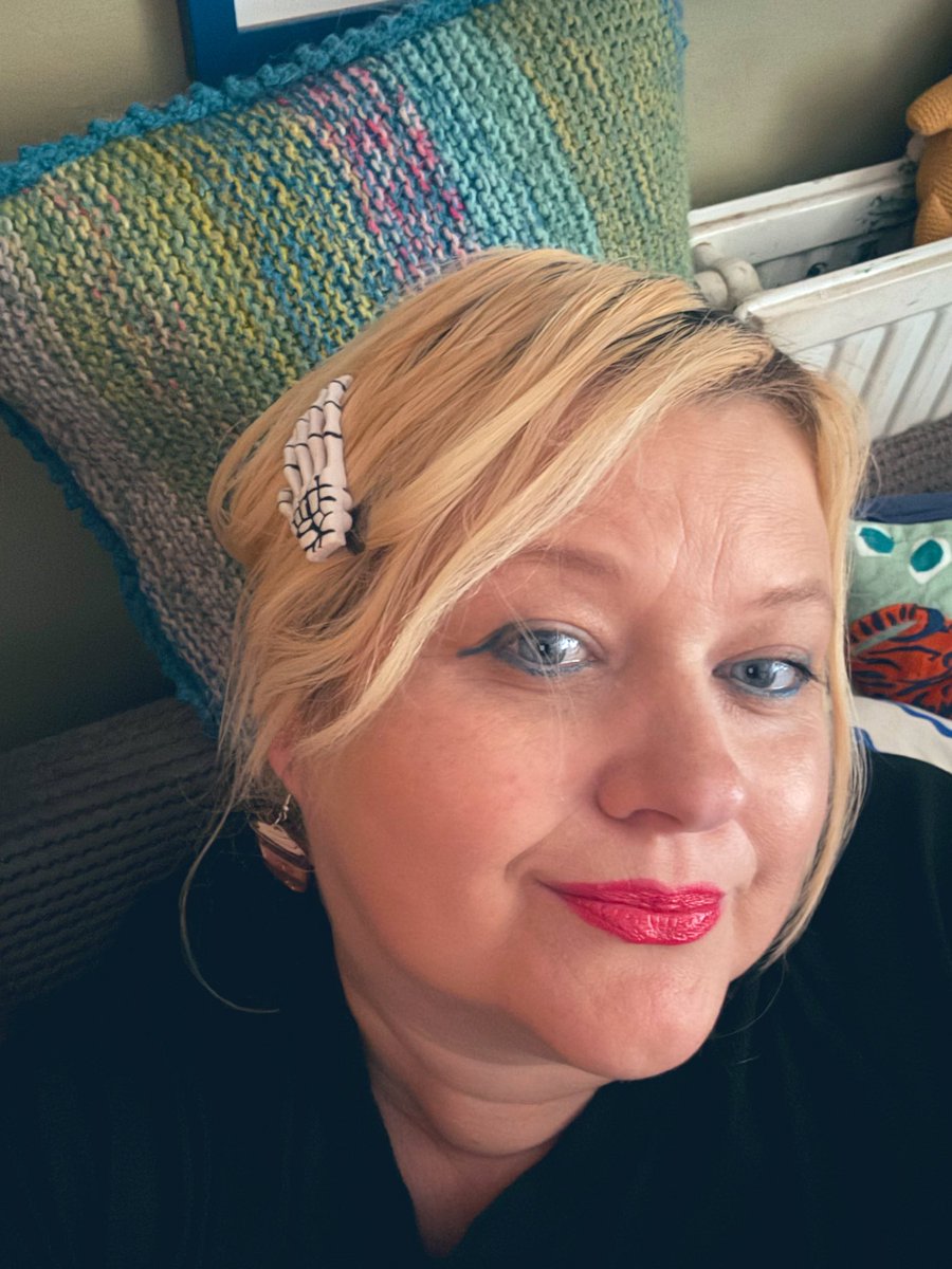 gorgeousuk's tweet image. My eyes are glassy and tired…hmmm, well it has been one of these half terms and losing my Creative Writing class because I refused to move centre (so college cd save 1 hour’s fuel?!?! &amp;amp; I pay more petrol?)has not sat well with me.But on we go #halloween #teaching #getonwithit