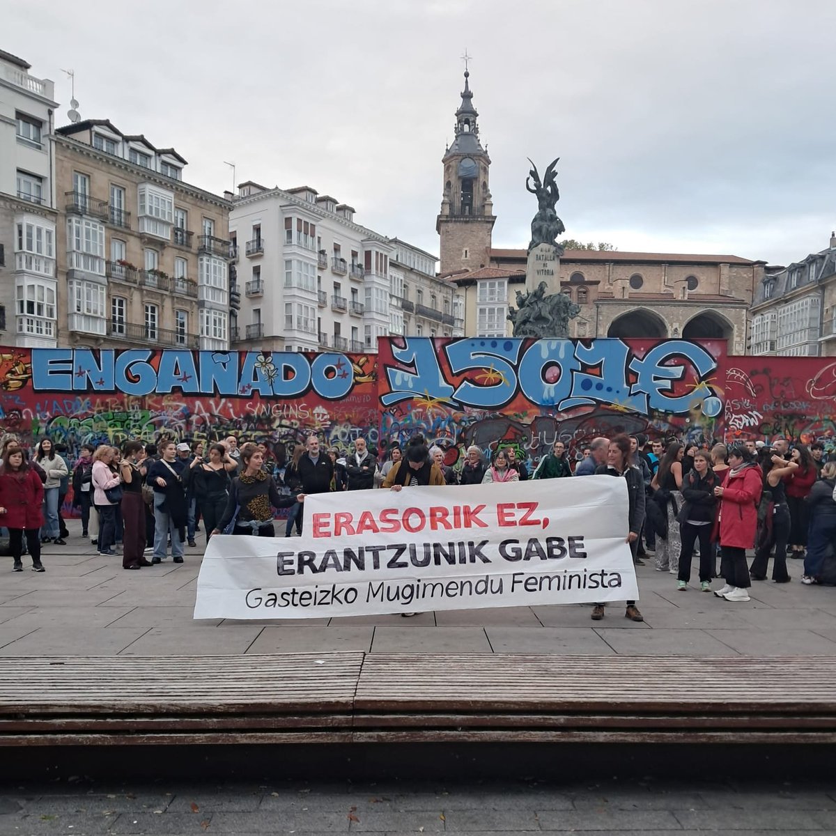 Atzo Gasteizko Mugimendu Feministak Zarautzen egondako erailketa matxista salatu zuen.
Erasorik ez!
Aski da!

#AutodefentsaFeminista
#ErasorikEZ