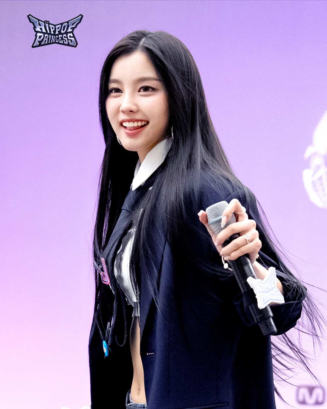 첫방송 전에 전원 핸드마이크 라이브한 쇼케이스 | 인스티즈