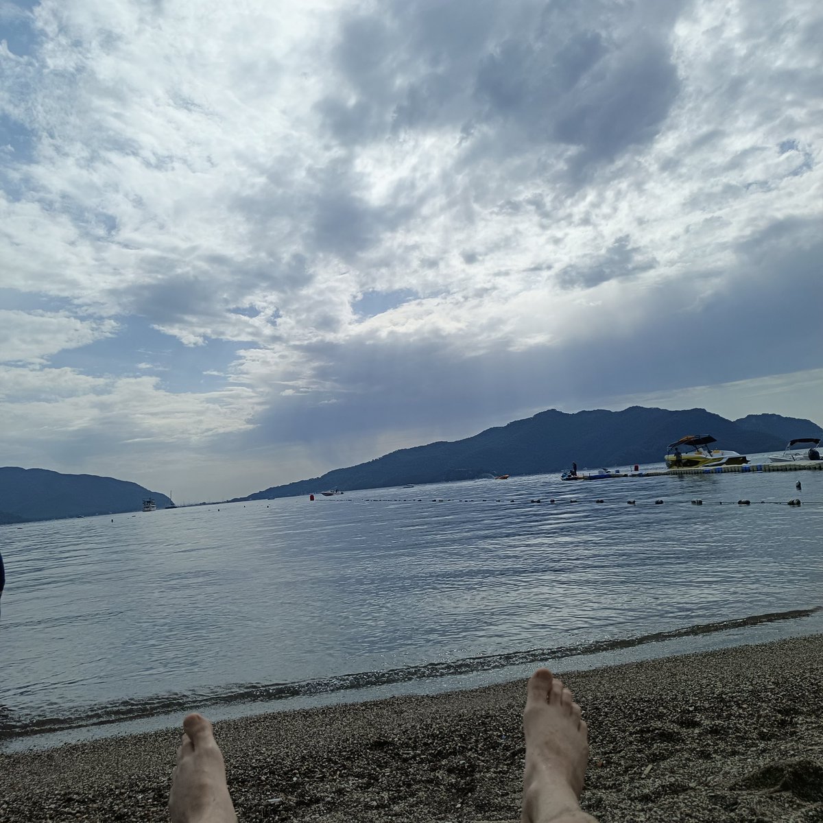 Güneş bulutların arkasında olsada, varlığı yeterli