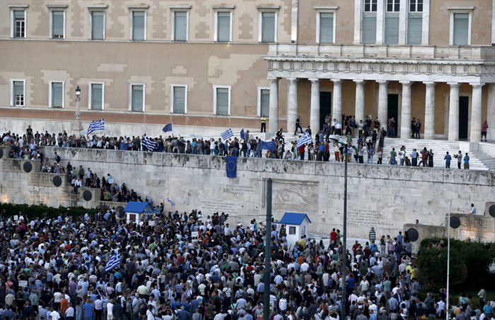 Όταν οι Μενουμευρωπαίηδες και οι ΛΟΑΤΚΙ βεβήλωναν το Μνημείο του Αγνώστου Στρατιώτη η κυβέρνηση γιατί δεν εφάρμοσε την ισχύουσα νομοθεσία;

Μήπως επειδή οι δύο προαναφερθείσες κοινότητες, χαίρουν της συμπάθειας του καθεστώτος αφού μέλη της κυβέρνησης Μητσοτάκη ανήκουν σε αυτές;