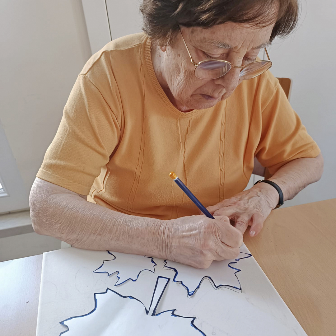 En #CleceVitam ya estamos con los preparativos de #Halloween2025 para que nuestras #residencias se llenen de risas y algún que otro susto.🧙‍♀️🕸️ ¿Alguna sugerencia? Os mostramos la decoración de <a href="/RAreeiro/">Residencia Clece Vitam - Domus Areeiro</a>, nuestro centro portugués situado en #Lisboa. 👇