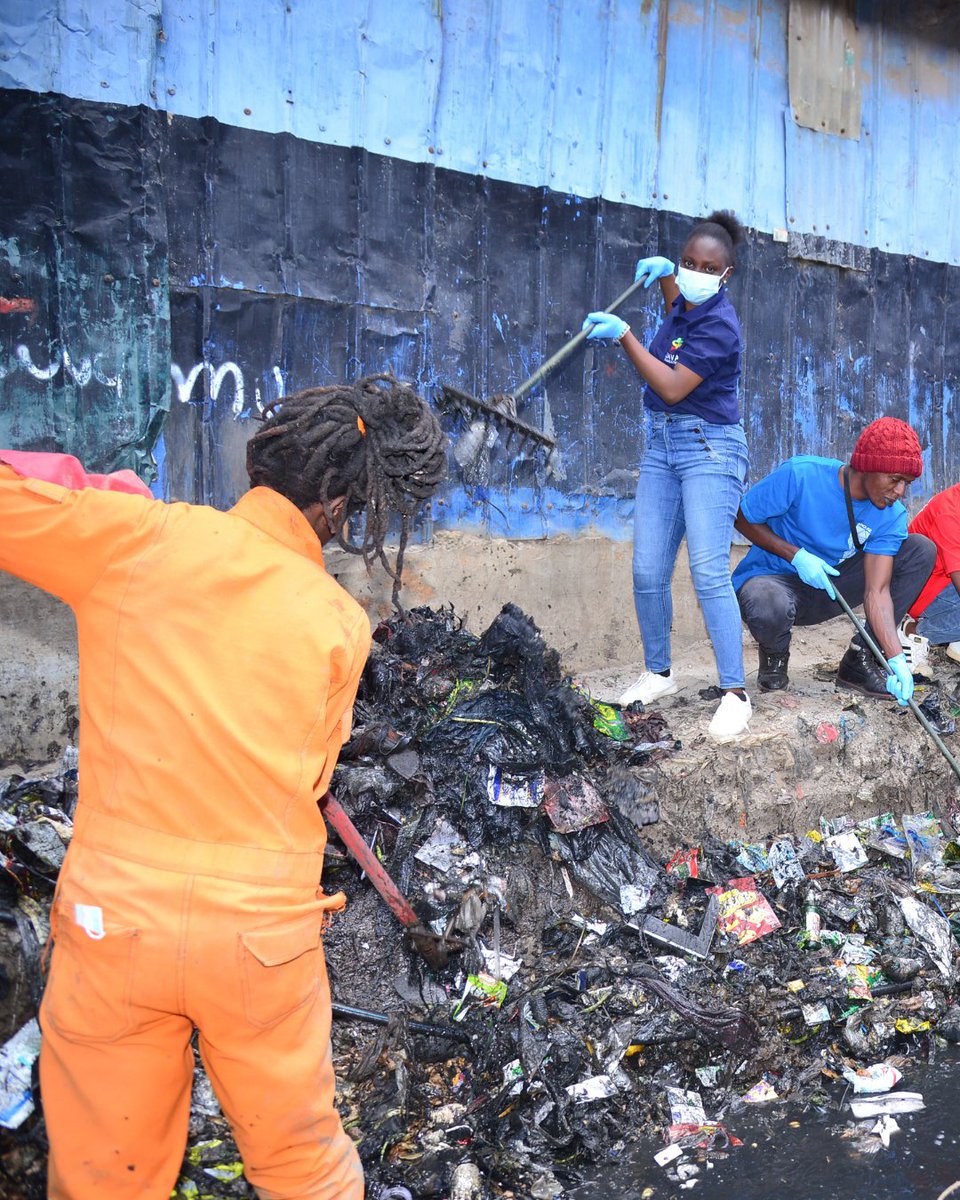 javahouseafrica's tweet image. The initiative brought together local residents, community groups, and
corporate partners, all working side by side to create cleaner, greener, and more sustainable spaces for everyone.
#JavaCares #MazingiraDay #SustainabilityInAction
#JavaFoundation #CommunityImpact #JavaLove