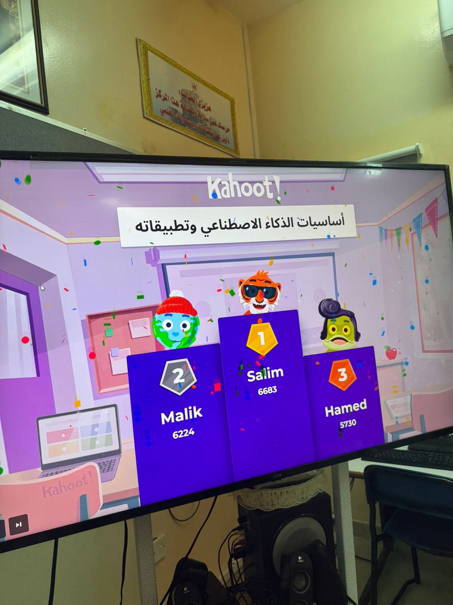 ضمن برامج الأنشطة قام الأستاذ/ محمد الحضرمي مشرف الابتكارات العلمية اليوم بتنفيذ مشغل للطلبة المشاركين في الابتكارات العلمية والروبوت عرض فيه مجموعة من البرامج الخاصة بهذا الجانب.

#تعليمية_الداخلية
#تعلم_مستدام
<a href="/EduGovOman/">وزارة التعليم - سلطنة عُمان</a>
<a href="/DeduAc2021/">قسم الأنشطة التربوية بتعليمية الداخلية</a>