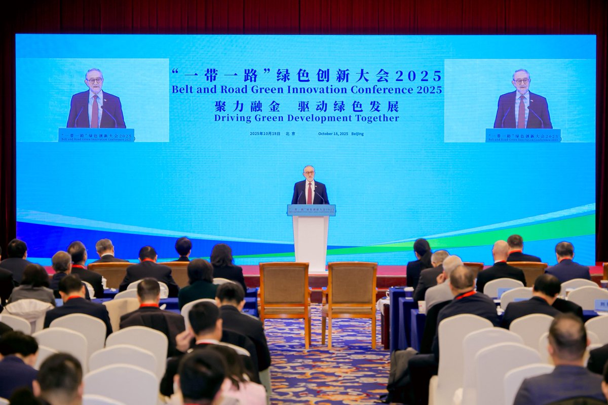 🇭🇳En la #BRIG2025, el Embajador Moncada destacó que la transformación verde solo prosperará si también es buen negocio, tanto para inversores como para comunidades. Honduras, dijo, no busca ser un país endeudado, sino un socio que crece junto a quienes invierten en su futuro. 🌿