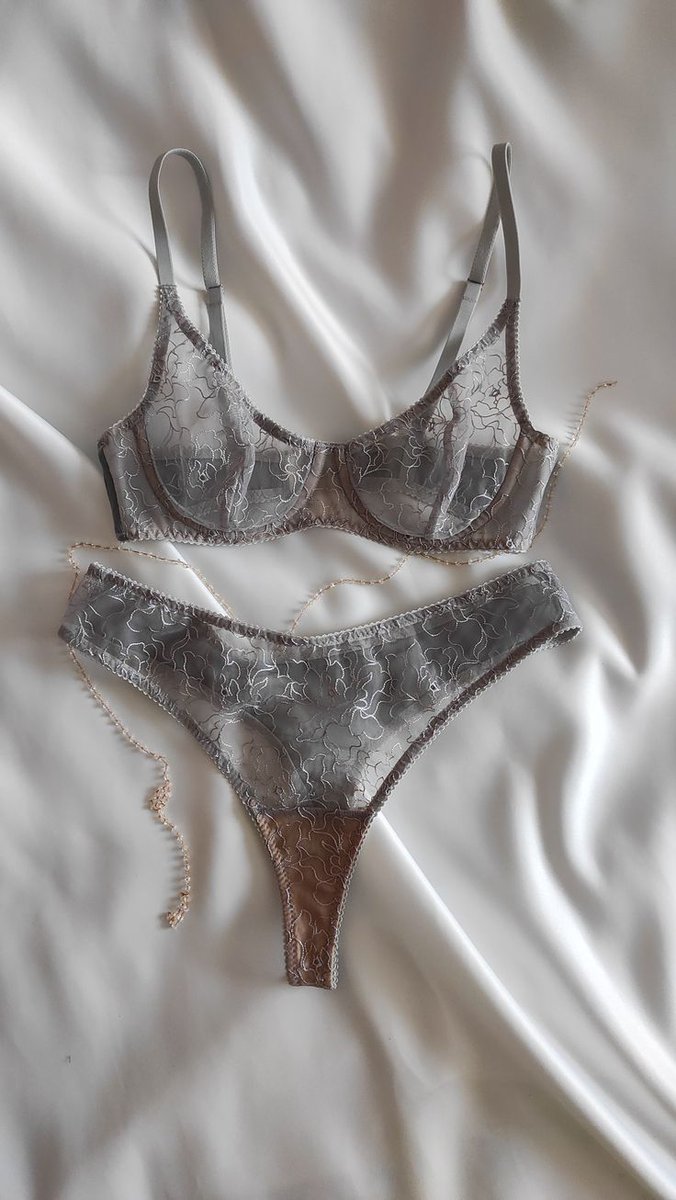 lolita45dfe7's tweet image. Minimal lines. Maximum feeling.
Let your skin breathe. 🌬️
#BareBeauty #SoftEssentials