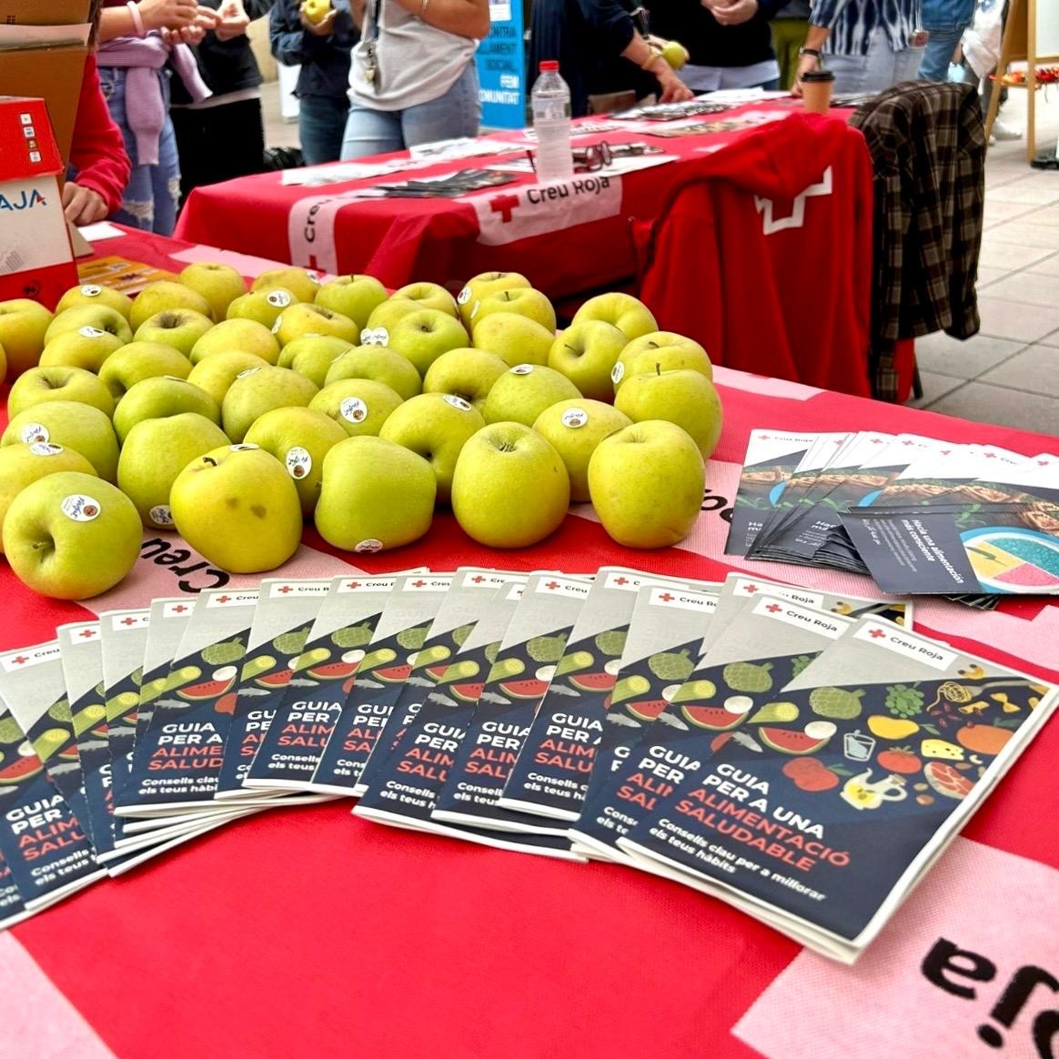 El programa de Malbaratament Alimentari ha fet parada al Vendrell🍎
A la #FiraSalut hem ofert jocs, activitats i hem repartit pomes i material divulgatiu📝
Gràcies per jugar i reflexionar amb nosaltres!
🤝Amb el suport de <a href="/dsocialscat/">Drets Socials i Inclusió</a>
#AlimentacióCR #MalbaratamentAlimentari