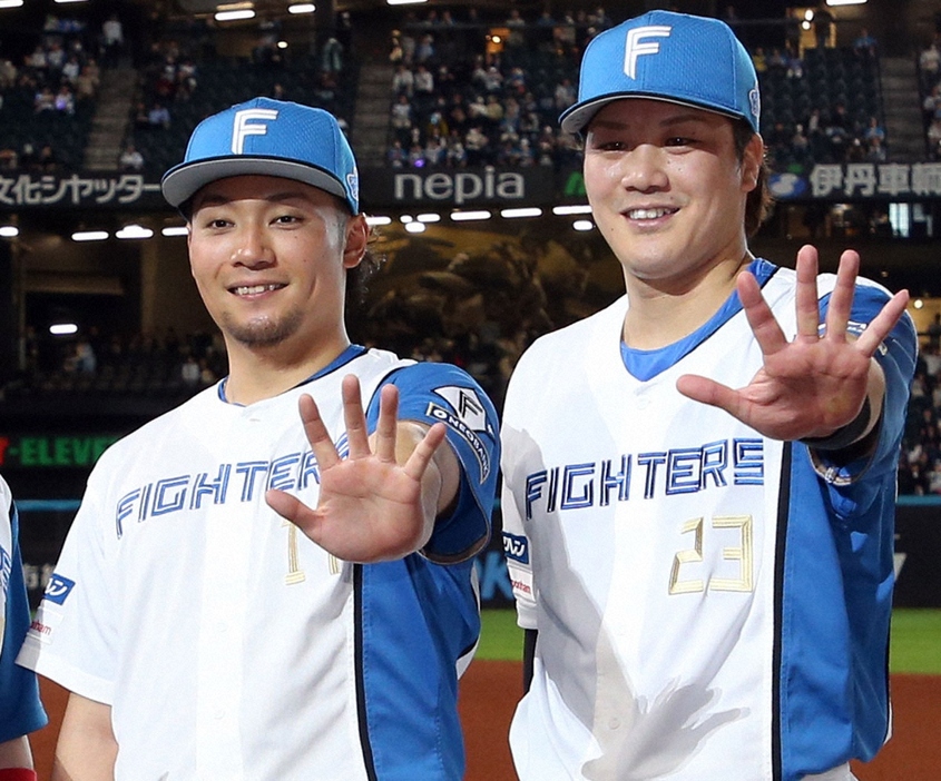 日本ハム・伊藤＆伏見が史上初“道産子バッテリー”で最優秀バッテリー賞