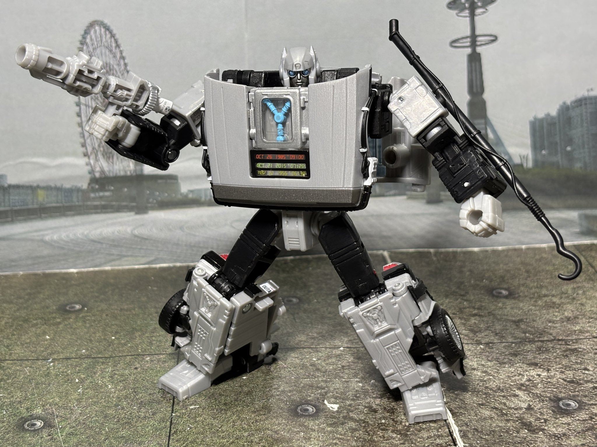 新品トランスフォーマー バックトゥザフューチャー35th デロリアン