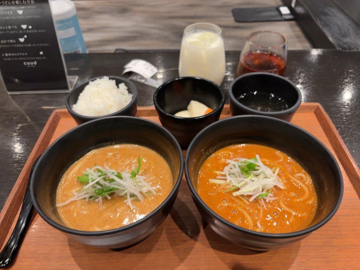 chansake222's tweet photo. 羽田空港国内線ターミナルの
オシャンティカレーうどん
オシャンティだけど
これカレーうどんかな
おじさんは
普通が酔いかな
#cuud https://t.co/XuTlrCem83