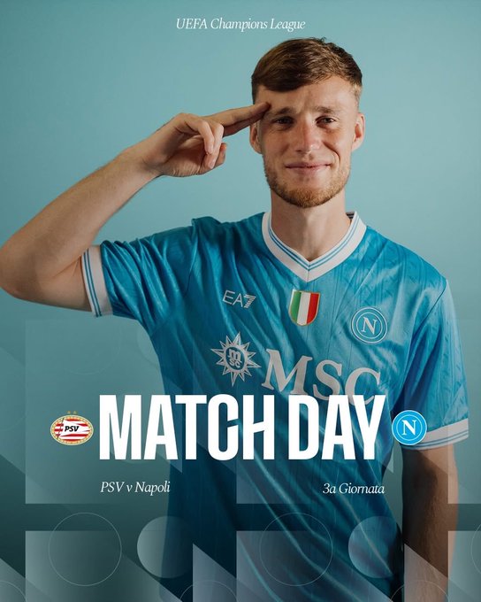 A young man with short brown hair wearing a blue SSC Napoli soccer jersey with white accents, Italian flag patch, and sponsor logos including MSC and EA7, stands against a solid blue background making a finger gun gesture to his temple with a smile. UEFA Champions League badge appears at the top left. Match Day text in white and blue is at the bottom left with PSV Napoli and 3a Giornata labels. Napoli logo is at the bottom right.