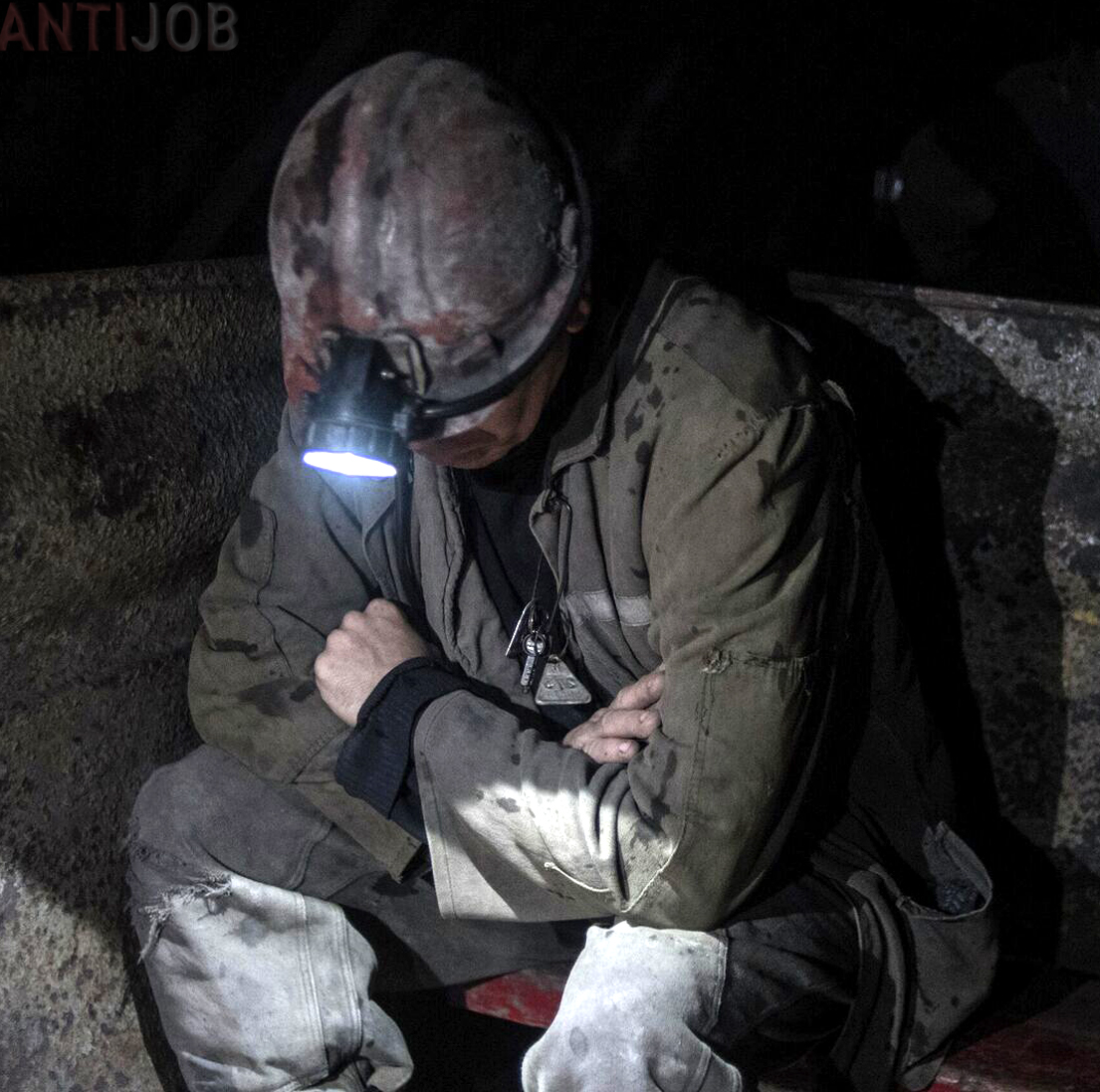 4000 рублей и 4000000 рублей – месячная зарплата шахтёра и собственника шахты

Работники шахты «Берёзовская» (градообразующее предприятие в Кемеровской области) рассказали, какую зарплату они получили за сентябрь 2025 г. – за полный месяц с графиком 3/3 шахтёрам заплатили по 4