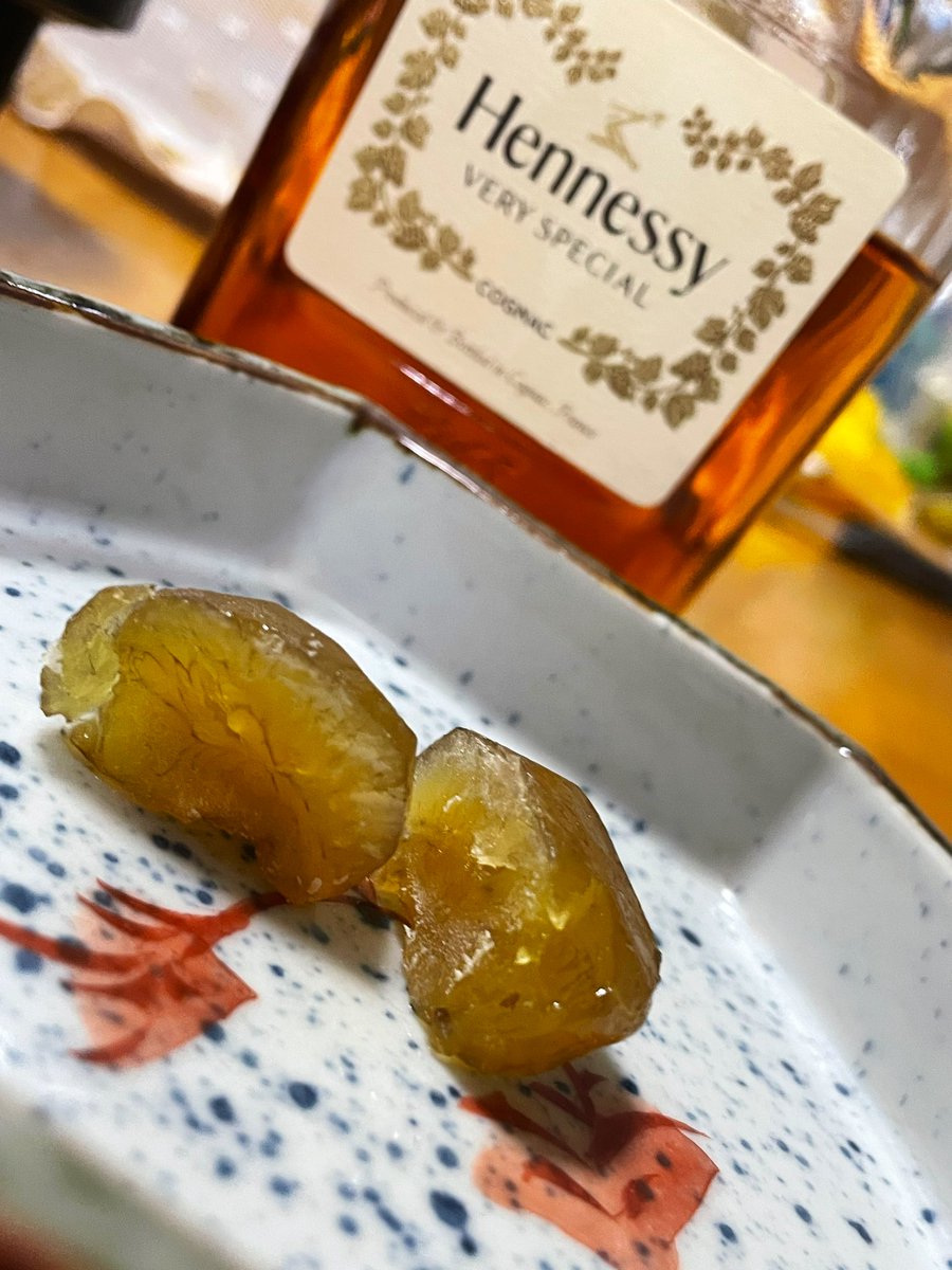 エクストラテーマの［栗］でしたので、
マロングラッセを作ってます。
ただいま、乾燥中で、完成に至ってませんが、摘み食いした写真を載せときます。
放送に間に合って欲しい…！

 #こひなた自炊部