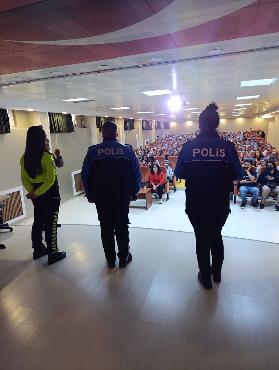 📣 Kariyer Günleri Söyleşileri 

Kariyer Günleri Söyleşileri kapsamında düzenlenen etkinliğimizde Toplum Destekli Polis Memuru Abdülkadir ÇAMDERE ve Ekibi öğrencilerimizle bir araya gelerek polislik mesleği üzerine söyleşi gerçekleştirdiler.