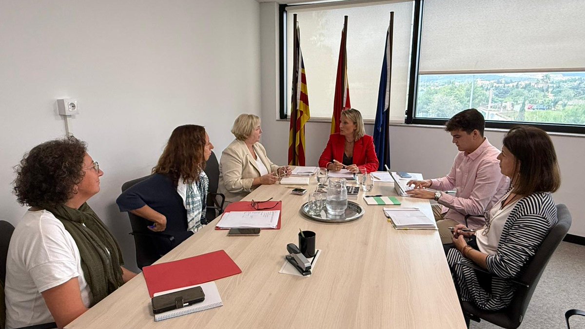 La consellera <a href="/cabrer_catalina/">Catalina Cabrer</a> es reuneix amb l'equip de l'<a href="/EBAP_GOIB/">Escola Balear d'Adm. Pública - EBAP</a> per analitzar les reserves de places dins de l'Administració pública.

➡️ Actualment, se supera el 7 % obligatori de places reservades per a persones amb discapacitat intel·lectual i d'altres tipus.