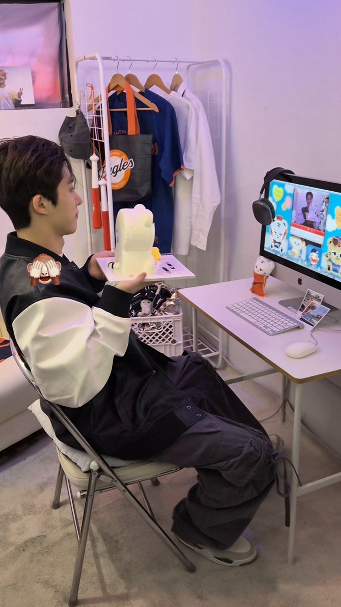 miuimmiu's tweet photo. ตอนมีคนถามในบบ.ว่าจะไปคาเฟ่วันเกิดทุกที่เลยหรอ ฮันบินบอกว่าถ้าไปก็ต้องไปทั้งหมด ถ้าไม่ไปก็ไม่ไปเลย ไม่งั้นที่ที่ไม่ได้ก็จะเสียใจไม่ใช่หรอ🥹🥹 แล้วฮันบินไปหมดจริง ไม่รู้กี่ที่เยอะนับไม่ถูก555555 น่ารักมากจัง รักฮันบินไม่เสียใจเลยสักวัน 💖 https://t.co/yjjfjg2SgZ