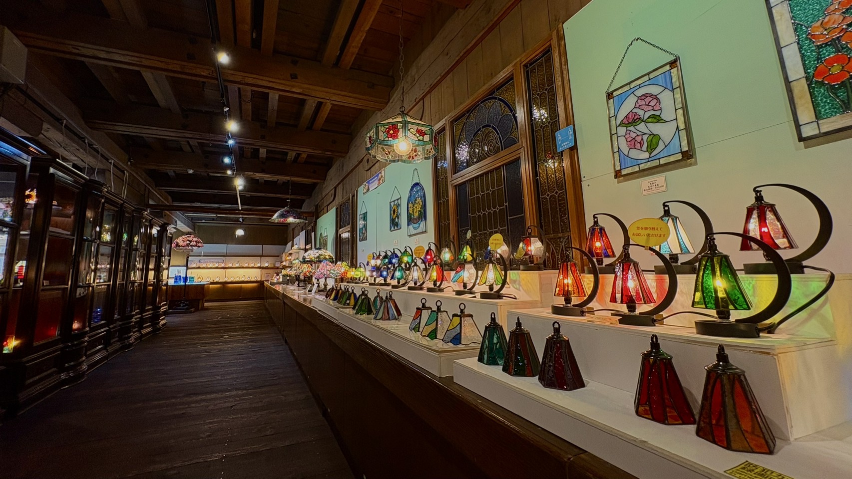 北海道旭川 ナラ材ステンドグラス飾り棚 鍵付き W188cm リビングボード 北海道旭川 ナラ材ステンドグラス飾り棚 鍵付き W188cm リビング