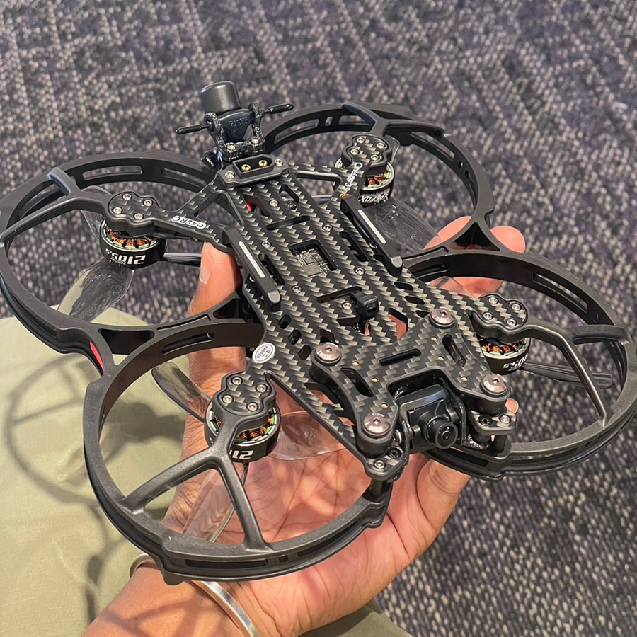 3Dモデル化事業「ドローングラメトリ」の一環で、FPVドローンを導入します。

狭所への進入やダイナミック映像だけでなく、360度カメラや高精度GPS写真撮影機器を搭載、3Dモデル化にも挑戦中です。

現在、機体最終調整と各種申請手続き中。ご期待ください！

#ドローングラメトリ #リトルビット ＃FPV