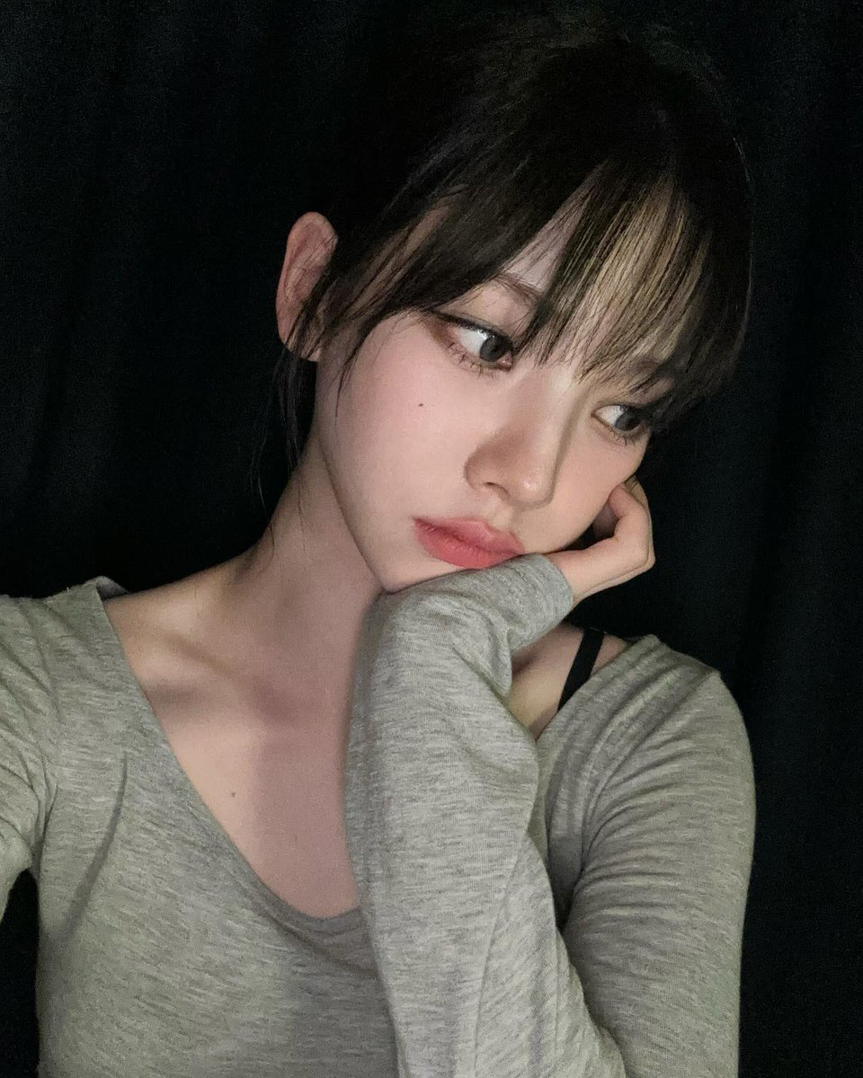 hourly karina tweet media