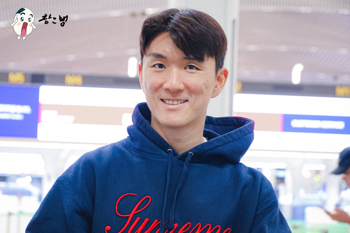 #황인범
갑자기 쟈가워진 날씨,.
폭닥 황인범 사진 풉니다
추운날씨다들힘내세염........~~~ 😭🙇🏻‍♂️^^