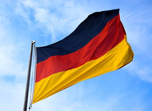 Tobias Teich, MdB (@tobiasteich_by) on Twitter photo Dass der Staatsschutz ermittelt, weil Deutschlandfahnen aufgehängt wurden, sagt wirklich alles über diesen Staat. Dass der Staatsschutz ermittelt, weil Deutschlandfahnen aufgehängt wurden, sagt wirklich alles über diesen Staat.